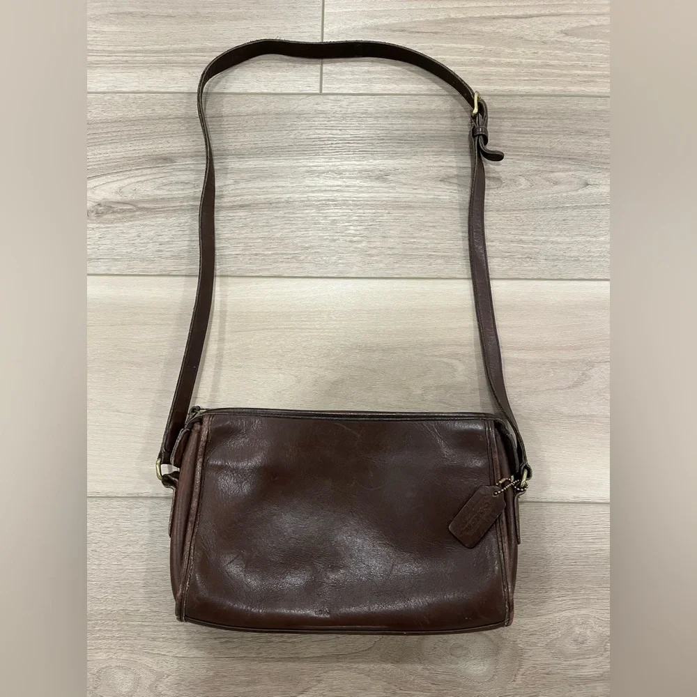 VINTAGE Coach Taylor Zip Crossbody Bag Leather 9944 MADE IN USA